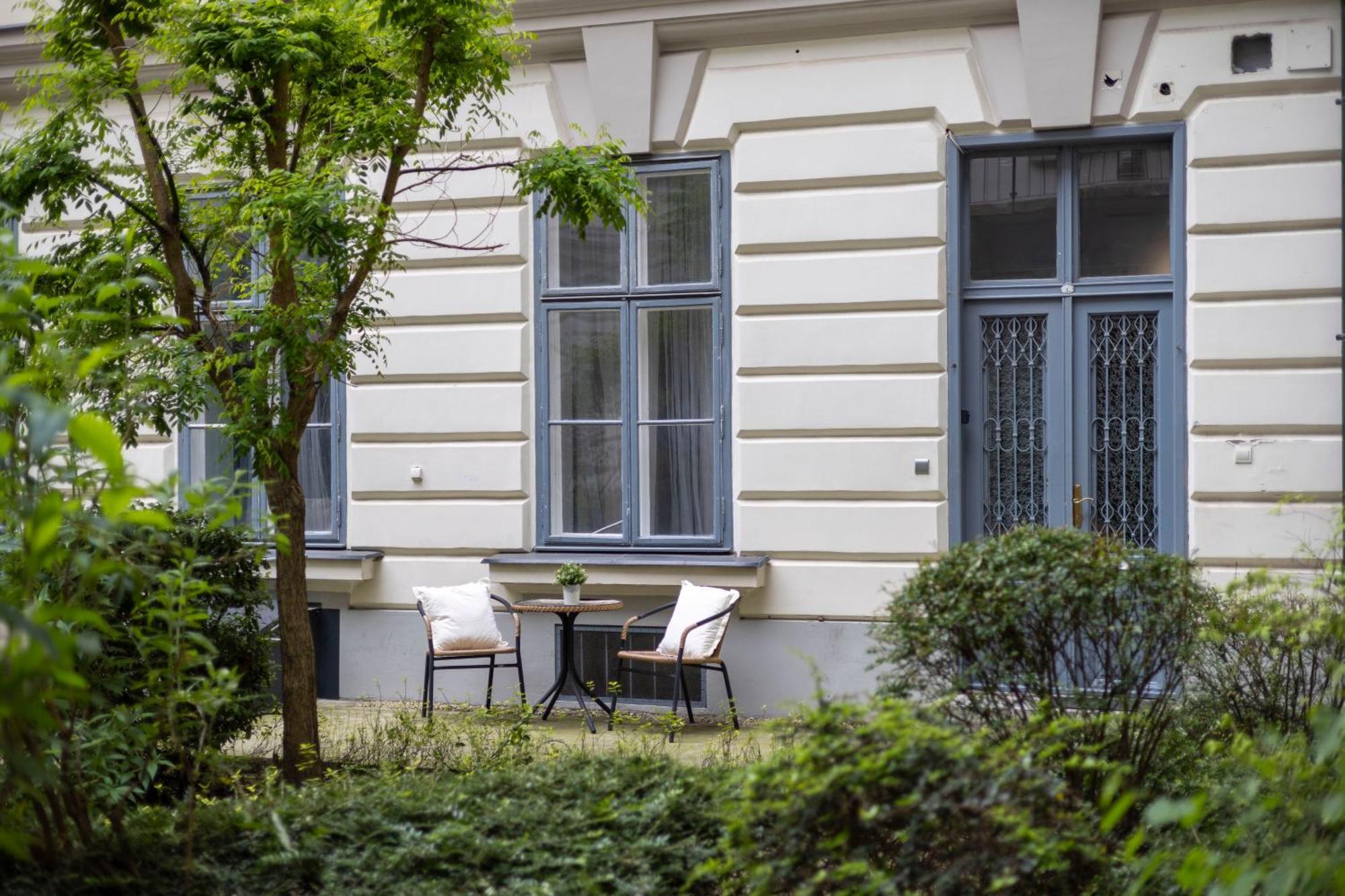 Hidden Gem With Terrace On The Andrassy Fashion Road Leilighet Budapest Eksteriør bilde